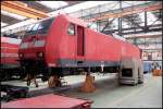 DB 185 033-8 wartet in der Halle 1 auf neue Drehgestelle (DB Schenker Rail Deutschland AG, NVR-Nummer: 91 80 6185 033-8 D-DB, 80 Jahre Werk Dessau, Dessau-Süd 12.09.2009)