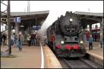 50 3708-0 vor ihrem Zug kurz vor der Ausfahrt nach Stassfurt (Eisenbahnfest zum Weimarer Zwiebelmarkt, VdM-Nummer 90 80 0053 708-8 D-LHBS, Weimar 10.10.2009)