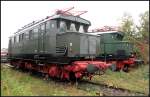 DR 244 143-4 neben einer Schwesterlok auf dem Gelände des Bw (Eigentum Hermann Wiebe; ex DR, Eisenbahnfest des TEV zum Weimarer Zwiebelmarkt, Weimar 10.10.2009)