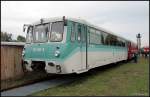 DR 772 367-9 mit einer Garnitur Ferkeltaxen aus Reuth zu Gast im Bw (Eisenbahnfest des TEV zum Weimarer Zwiebelmarkt, Weimar 10.10.2009)