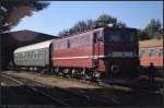 211 001 mit einem NVA-Kommandowagen bei den 8. Leipziger Eisenbahntagen (Leipzig-Plagwitz 15.10.2011)