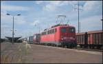 Nach dem Tf-Wechsel im Bahnhof Berlin Schönefeld-Flughafen geht es am 09.07.2011 für DB Schenker 140 440-9 wieder weiter Richtung Genshagener Heide    - Update: ++ 30.10.2014 bei Fa.