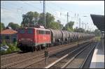 Zwischenzeitlich z-gestellt war DB Schenker 140 013-4. Am 19.07.2011 kommt sie mit Kesselwagen am S-Bahnhof Berlin-Karow vorbei
<br><br>
Update: 12.12.2011 in Rostock-Seehafen z; 06/2012 Mukran zA; ++ 29.03.2016