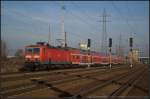 Zum Endhalt kommt DB Regio 143 809-2 mit einem RE am 13.11.2011 in den Bahnhof Berlin Schönefeld Flughafen eingefahren    Update: ++ 2017 im Aw Bremen verschrottet (genaues Datum unbekannt)