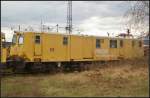 DB Netz 712 002 steht am 18.04.2013 auf den Schrottgleisen des Bw Cottbus (PROM, Profil-Metriebwagen fr das Lichtraumprofil in Tunneln)