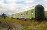 DR 61 80 92-80 203-1 Whzdf-f steht neben vielen anderen ehemaligen DR-Wagen auf dem Gelnde des ehemaligen DB-Regio Werks in Lutherstadt Wittenberg. Entdeckt wurde der Wagen whrend der Bahnaktionstage des Frderverein Berlin-Anhaltinische Eisenbahn e.V. am 15.09.2013