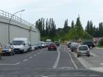 Kynaststra�e Ecke Alt-Stralau. Dieser Neubau ersetzt das Provisorium, das etwas weiter �stlich (bzw. im Bild weiter rechts) verlief. 3.6.2013