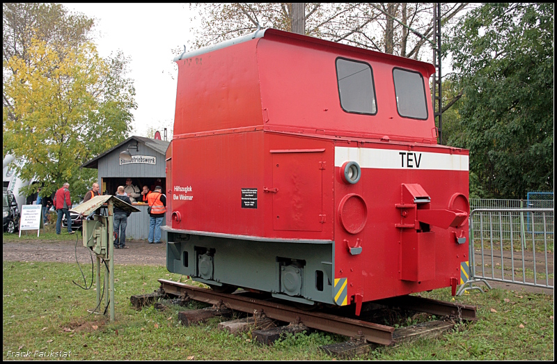 Zum 356. Zwiebelmarktes veranstaltete der Thringer Eisenbahnverein e.V. sein traditionelles Eisenbahnfest zum Saisonausklang 2009. Das Motto lautete  DR-Dieselloktreffen der Baureihen 100, 101, 102, 106, 110, 112, 118, 119, 120 und 132 . Auch waren etliche historische Elloks wie das deutsche Krokodil zu sehen. Es war ein rundum gelungenes Fest und ein groes Danke an die Initiatoren und alle anderen die das Fest umgesetzt haben! (Weimar 10.10.2009)